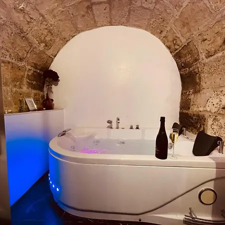 Luxe Cache Balneo Et Sauna Prives - 372 Apartment