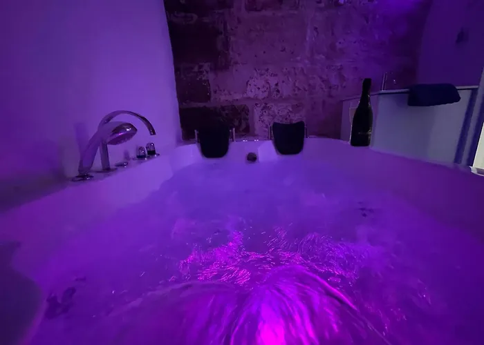 Luxe Cache Balneo Et Sauna Prives - 372 روان