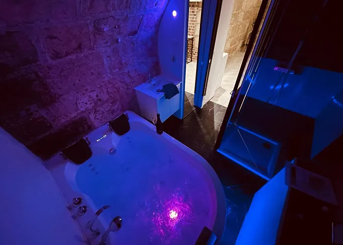 Luxe Cache Balneo Et Sauna Prives - 372 شقة *