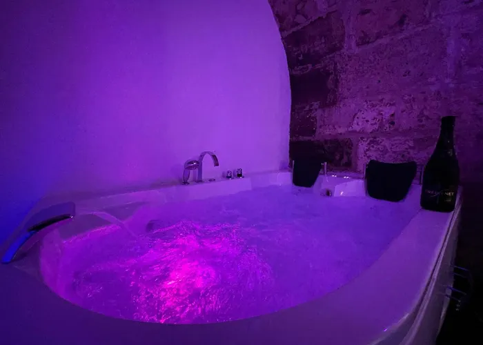 Luxe Cache Balneo Et Sauna Prives - 372 * روان